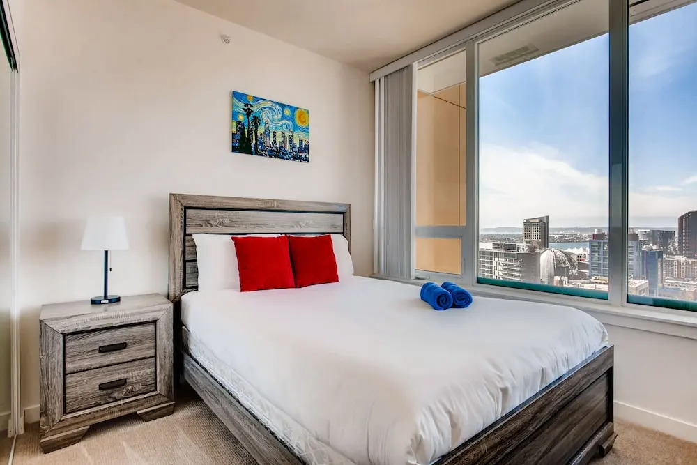 Gorgeous 2 BR Luxury Unit Amazing View