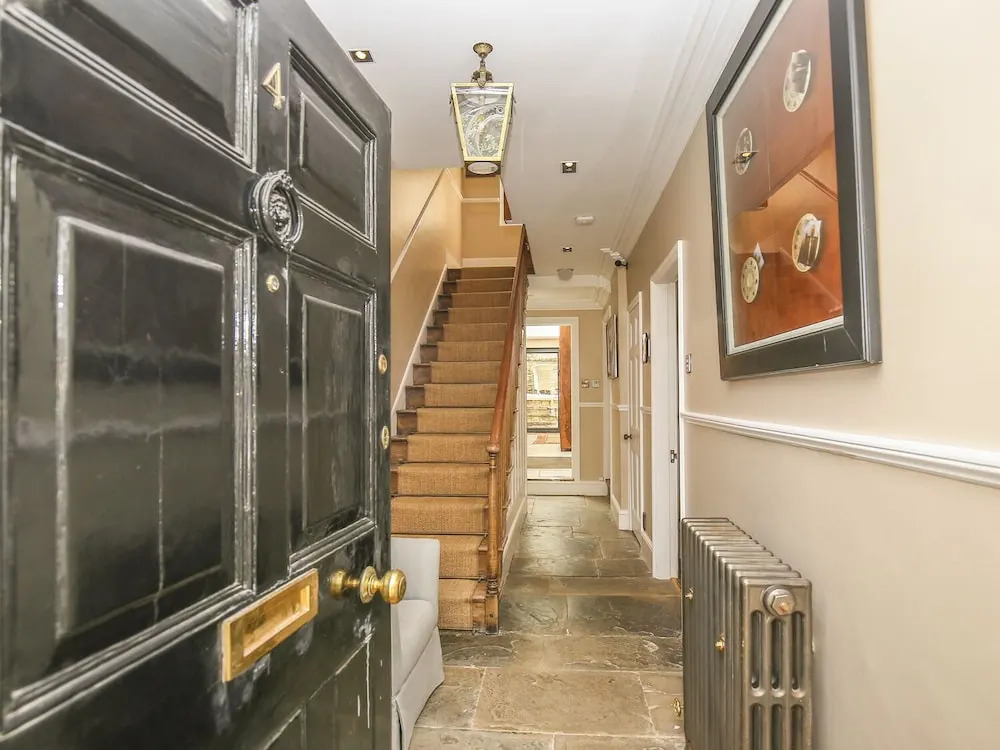 4 Maidens Row