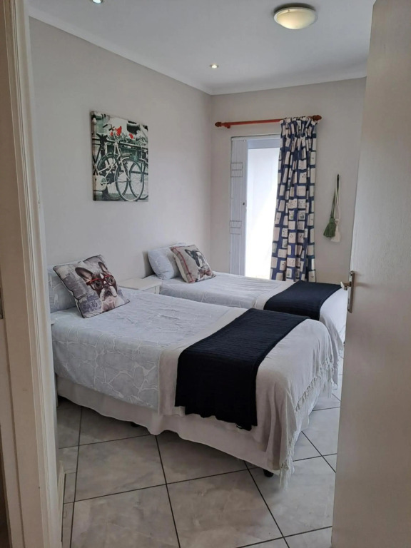 Lovely 2 bedroom self-catering apartment located 1 min from the beach