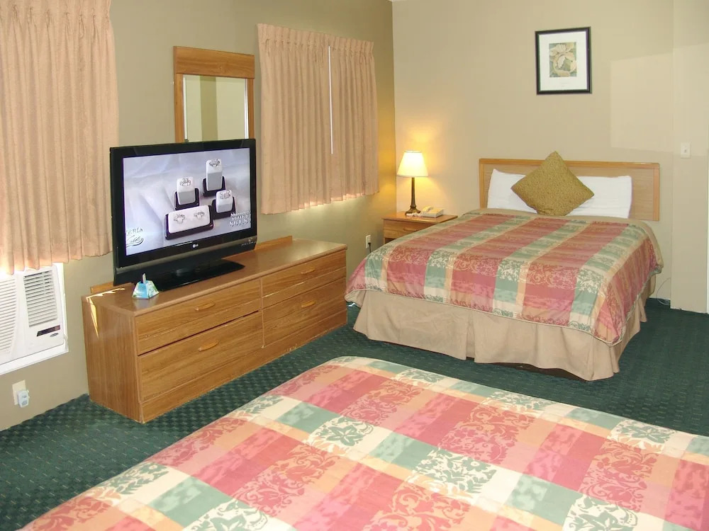 Holland Inn and Suites