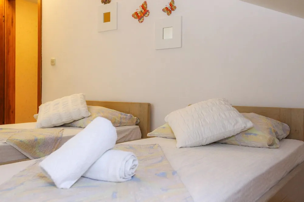 Lucky Luke Pool Apartments