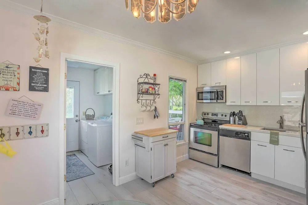 Lovely Cottage Near Downtown Stuart & Beaches