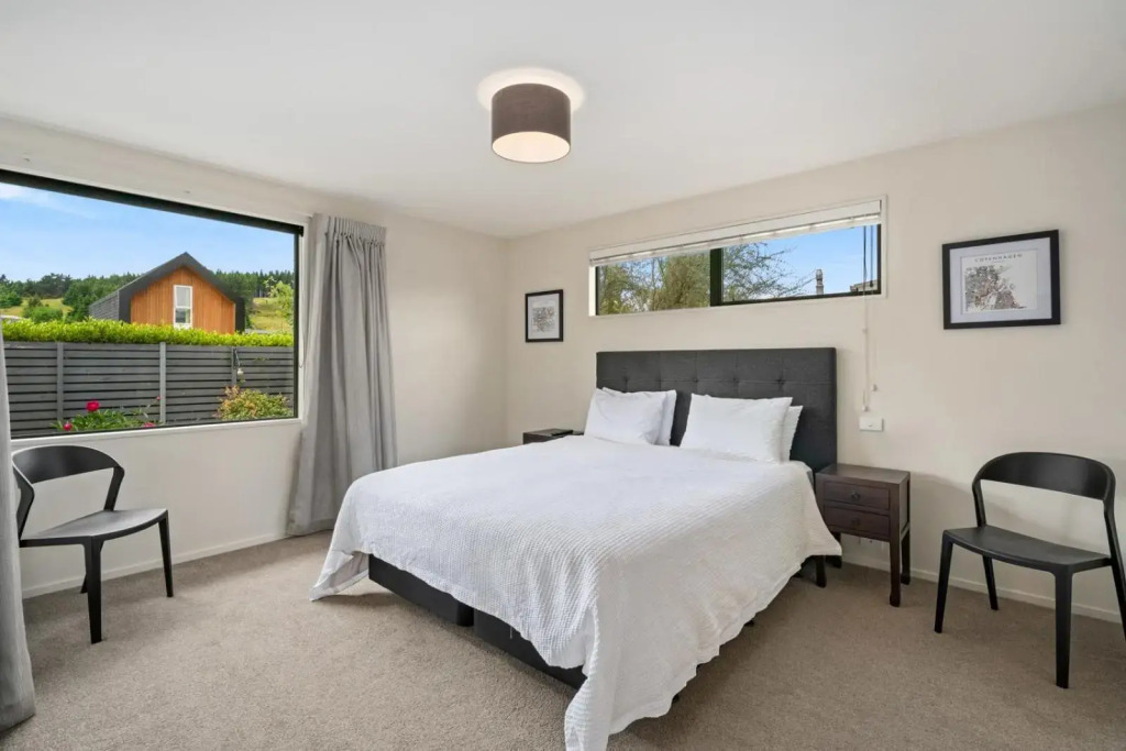 Urban Oasis - Wanaka Holiday Home