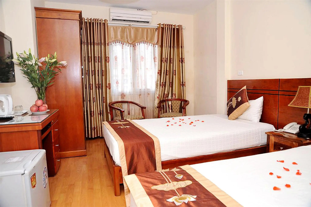 Sunflower Hotel & Travel