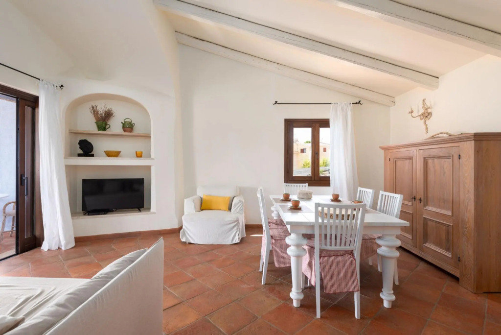 Apartment has a double bedroom with sea view, a bathroom with a shower, large living room with sofa--MOLARA 3_PP