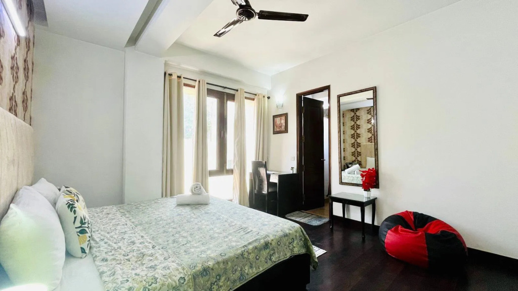BluO Classic Studio - Green Park Hauz Khas Village
