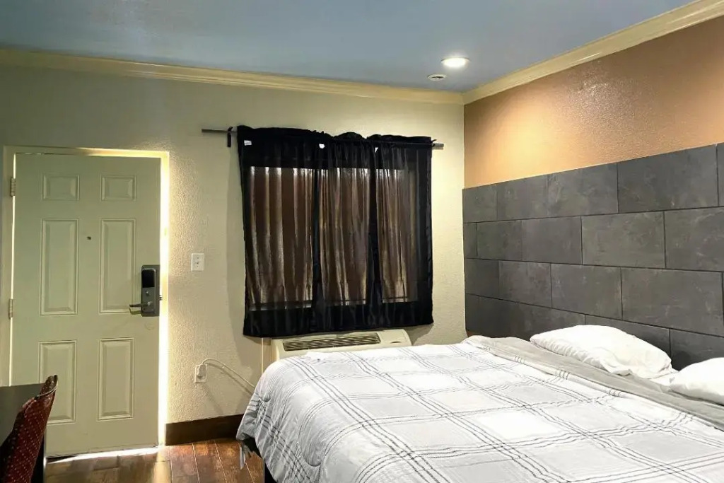 Regency Inn Houston near Hobby Airport