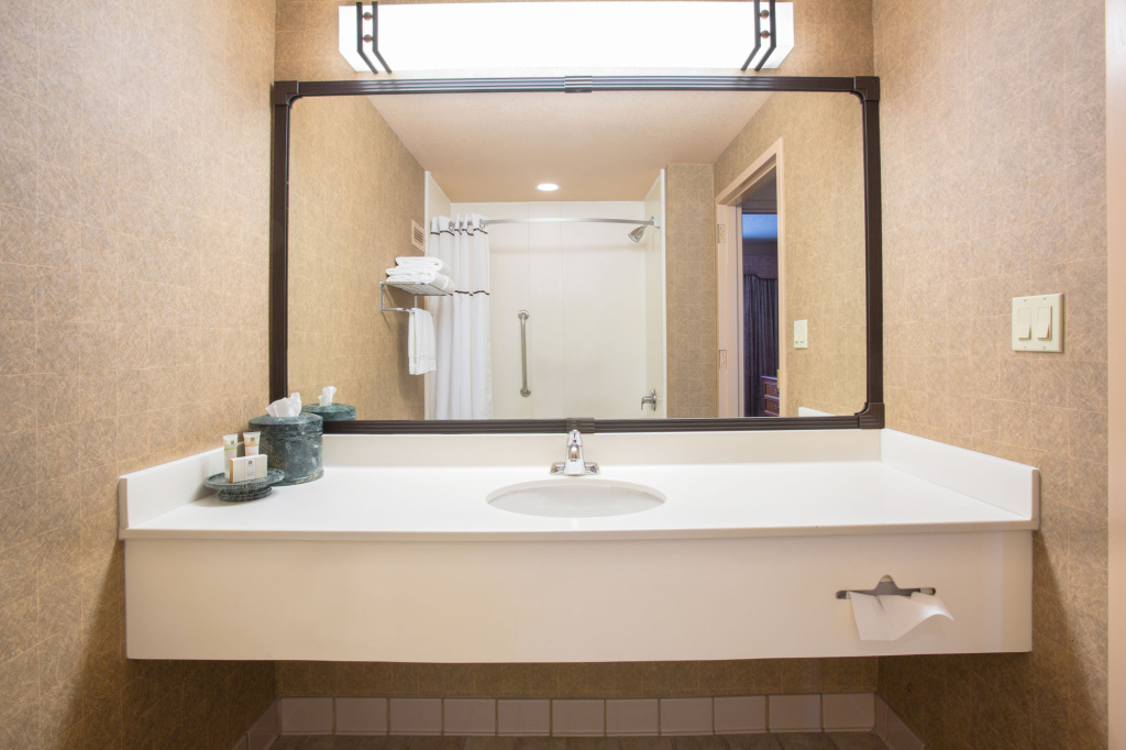 Hotel Topeka at City Center