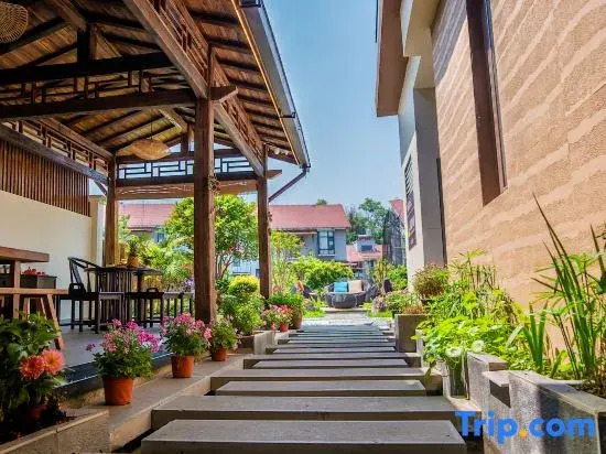 Mangshi Yunshangju Holiday Boutique Homestay (Dai Ancient Town Branch)