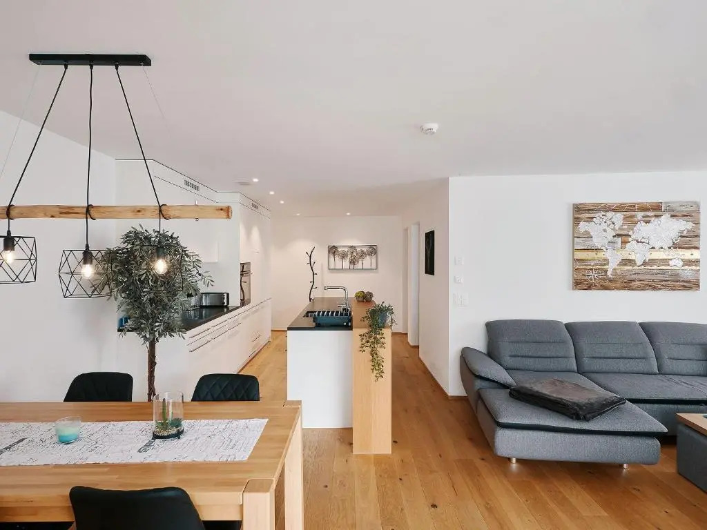 Luxus Neubau 5 min zu Talstation & Caumasee