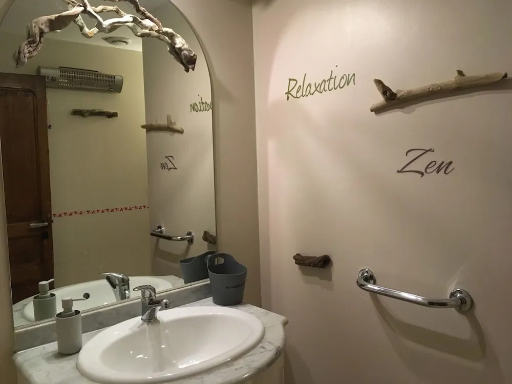 Le Mas Des Papillons chambre dhôtes B&B