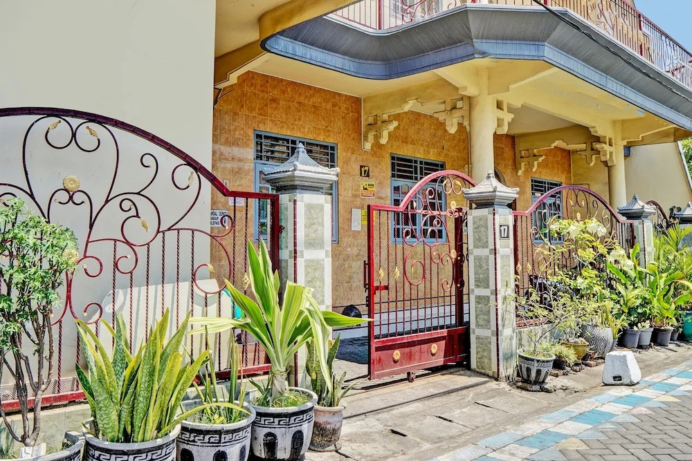 OYO 93108 Homestay H Syarif Syariah – RA Kartini
