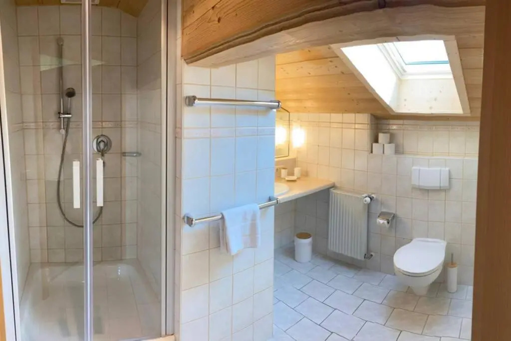 Gemütliche Ferienwohnung im DG am Tegernsee - Bergblick, Ruhe & ganz viel Platz