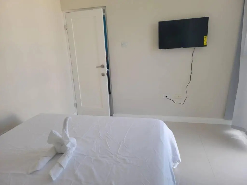 2-Bed Villa Sleeps 4 with Pool & Parking