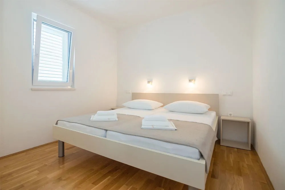 Apartments and Room Maestral