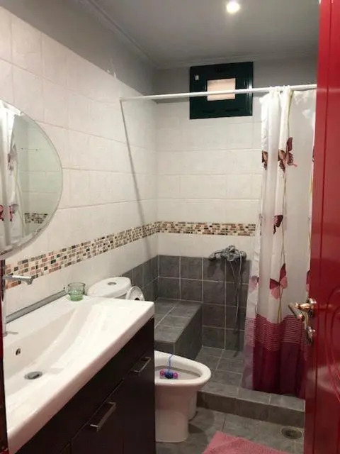 Sea view ground floor 300m from the beach