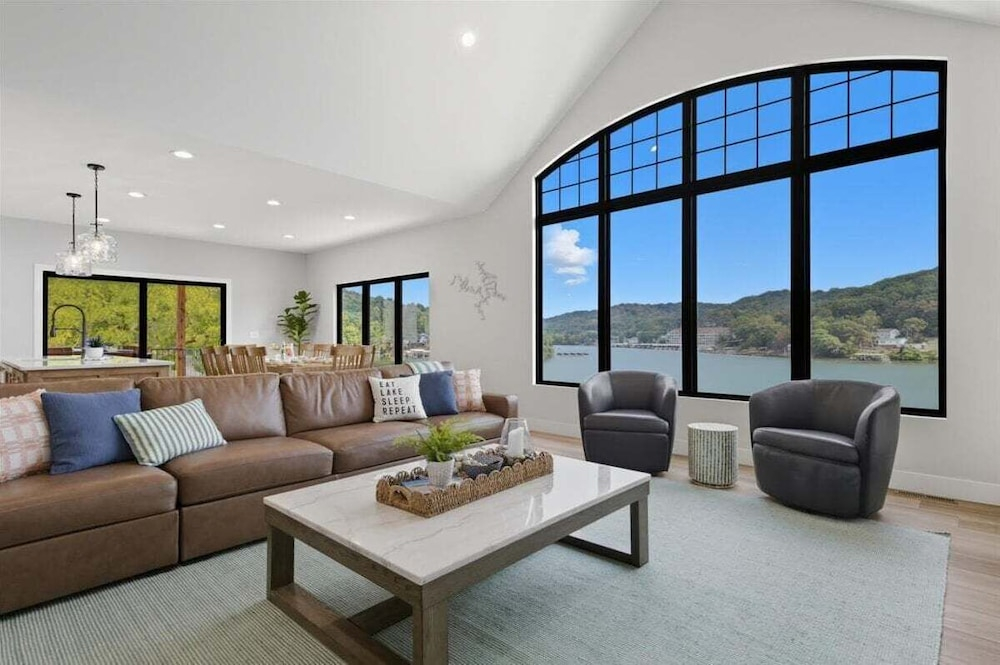 Modern Lakefront Escape The Twelve