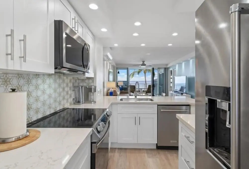 Royal Mauian, #511 2 Bedroom Condo by RedAwning
