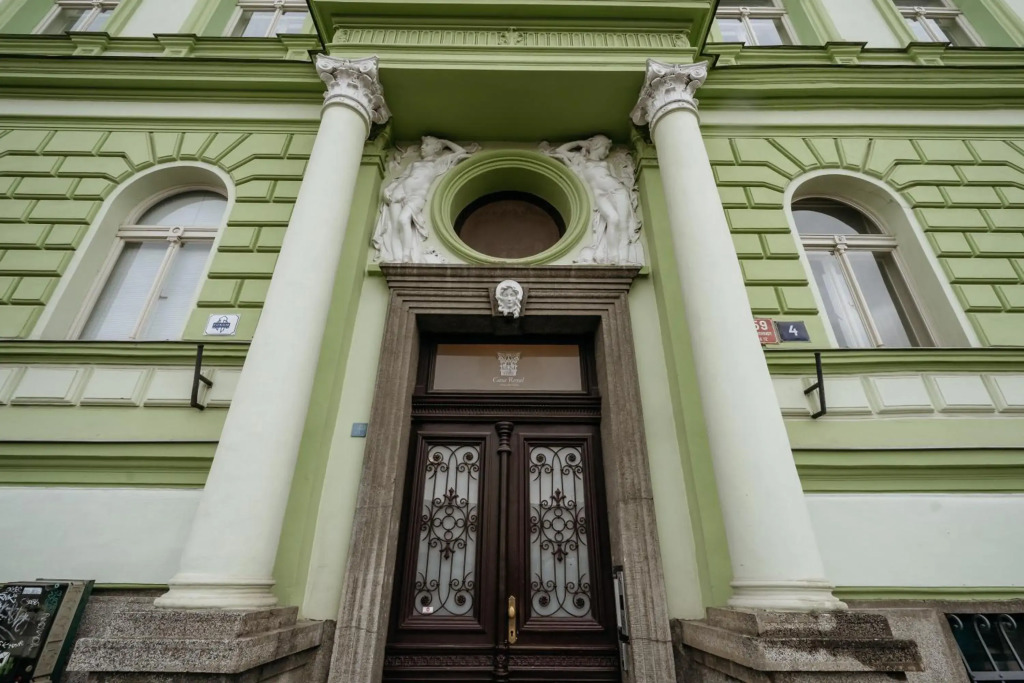 Prague Days - Minimalistic Studio with Netflix and View to National Museum