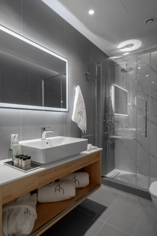 One Bedroom Apartment with Private Garden
