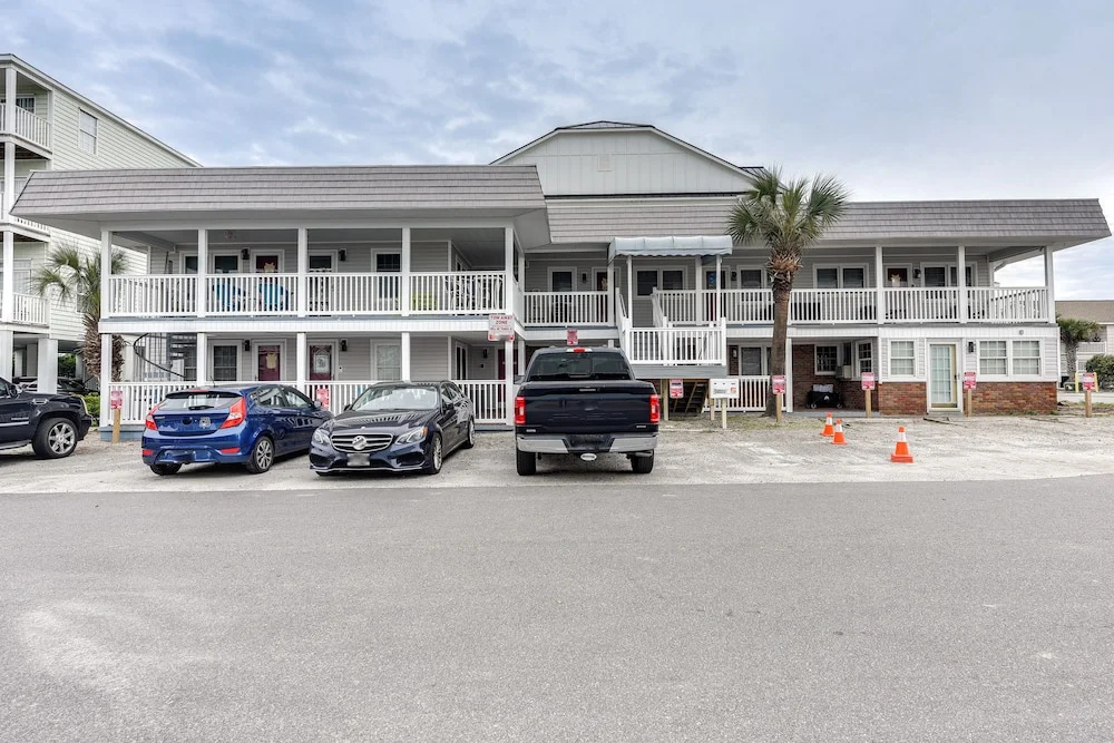 North Myrtle Beach Studio w/ Pool: Walk to Shore!