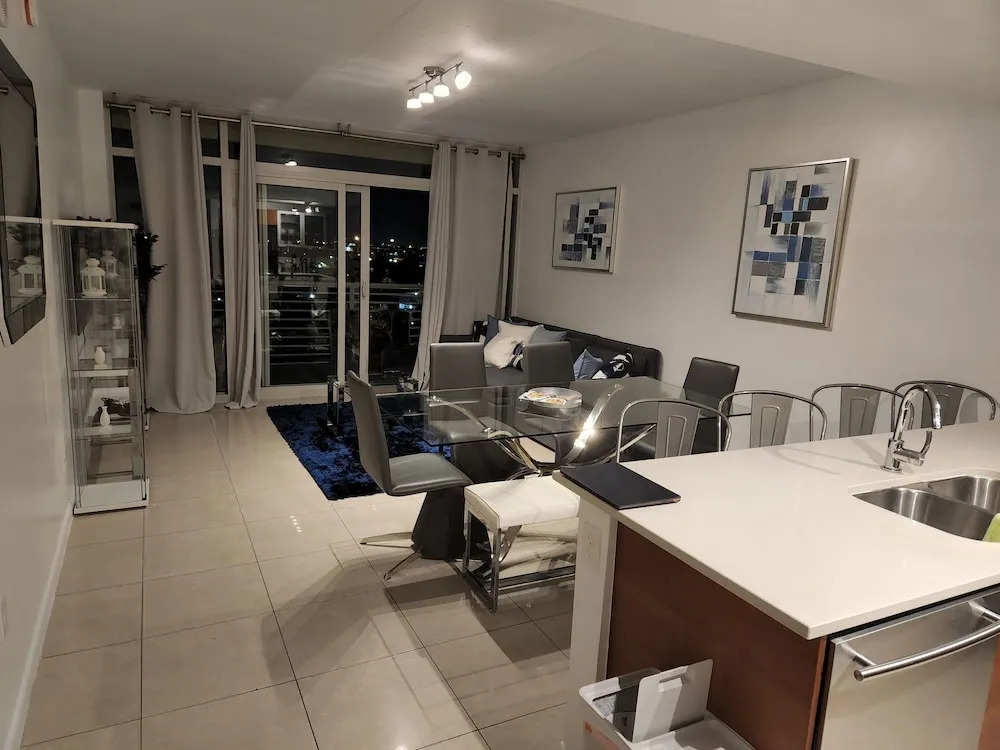Wonderful 1 bedroom condo in Midtown