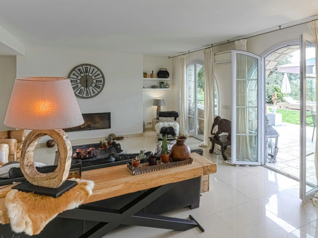 Villa in Grasse With Private Pool