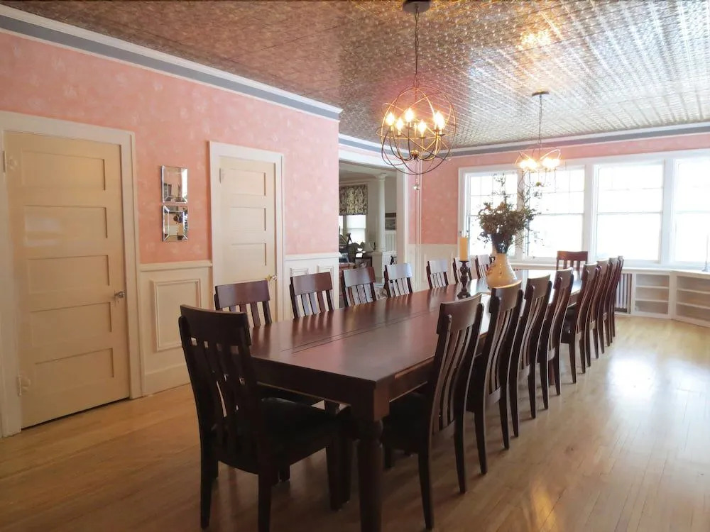 Carriage House Bed & Breakfast