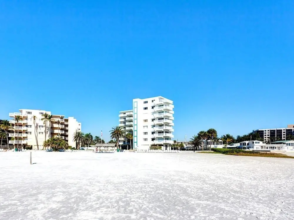 Jamaica Royale 91 - Two Bedroom Condo