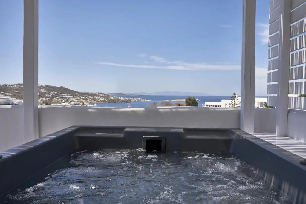 Periscope Suite with Outdoor Hot Tub