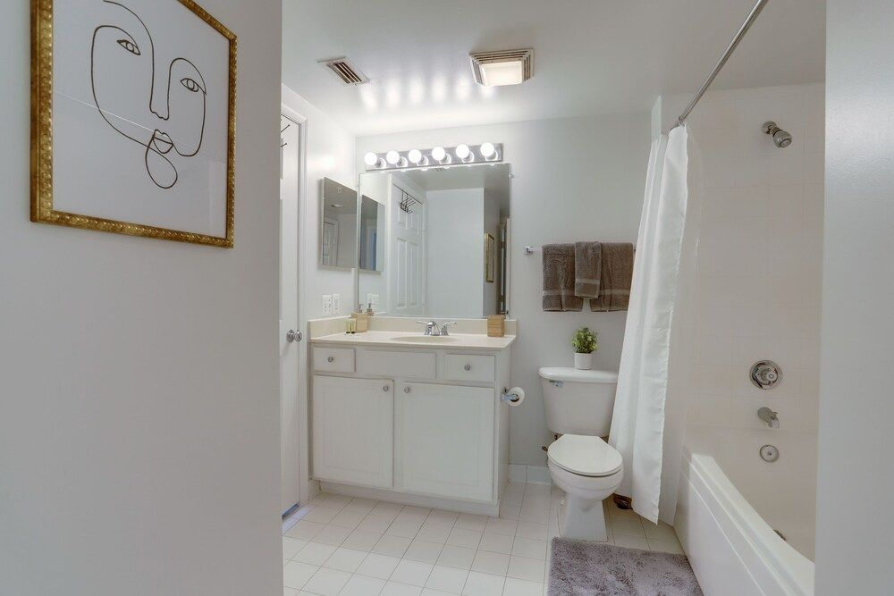 Fantastic Business Condo at Ballston