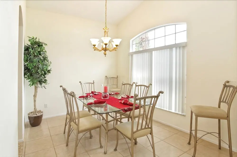 Large Beautiful Home w/ Pool Great for Families!
