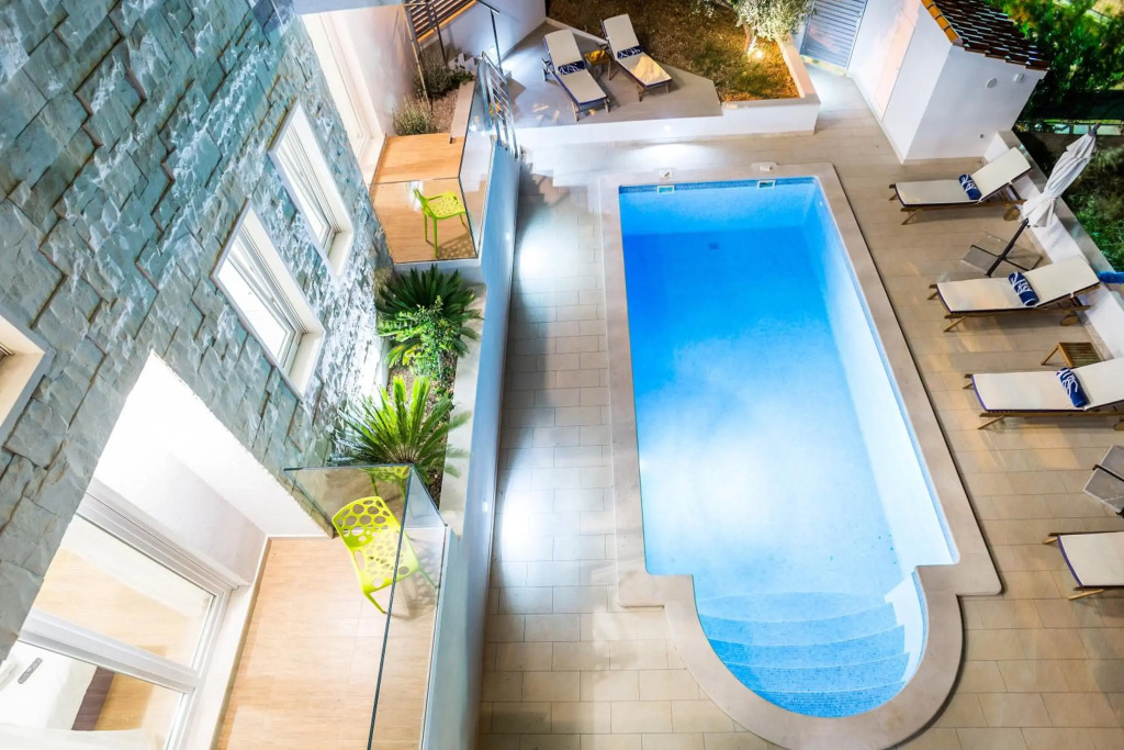 Villa Blanka in Bol for 12 ppl