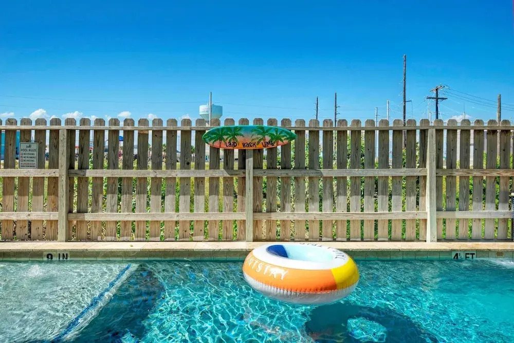 Laid Back Lime by AvantStay | Near Beach w/ Pool, Complimentary Pool Warmer