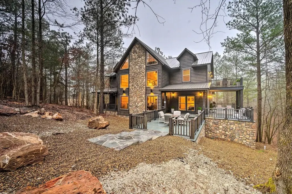 Outdoor Paradise w/ Hot Tub, Firepit, BBQ & More!