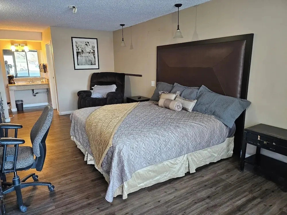 Home Away Inn LLC Laramie