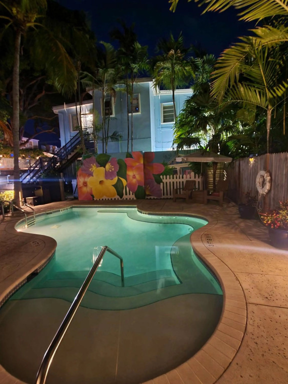 Duval Street Suite overlooking Duval w parking and pool