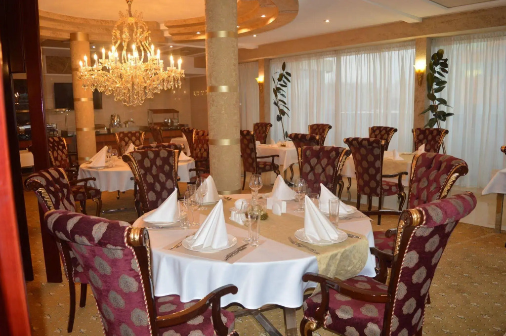 Ark Palace Hotel & SPA