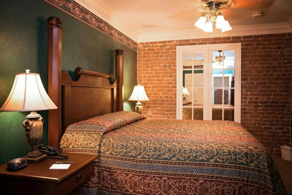 Quarter House Suites
