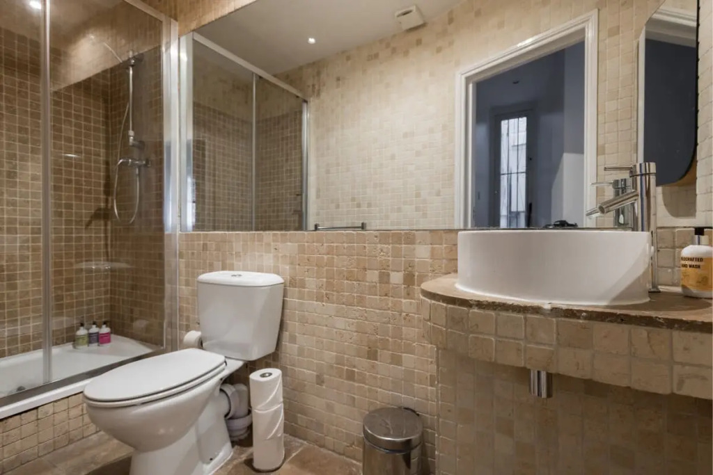 The Bayswater Gardens - Bright & Central 3BDR Home in Bayswater