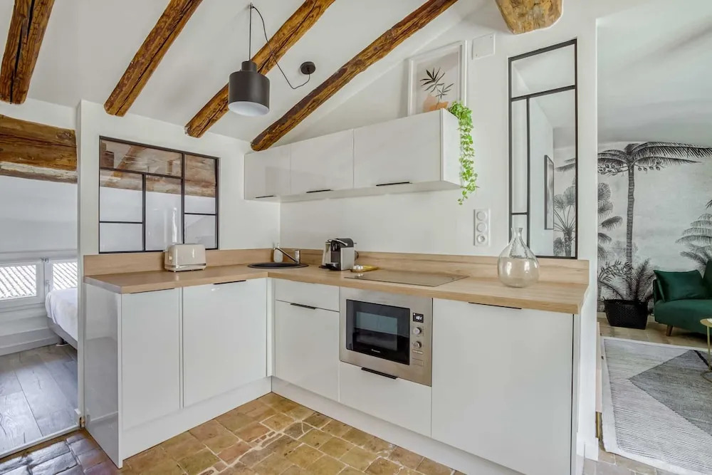Sublime 2BR Flat in the Heart of Old Lyon