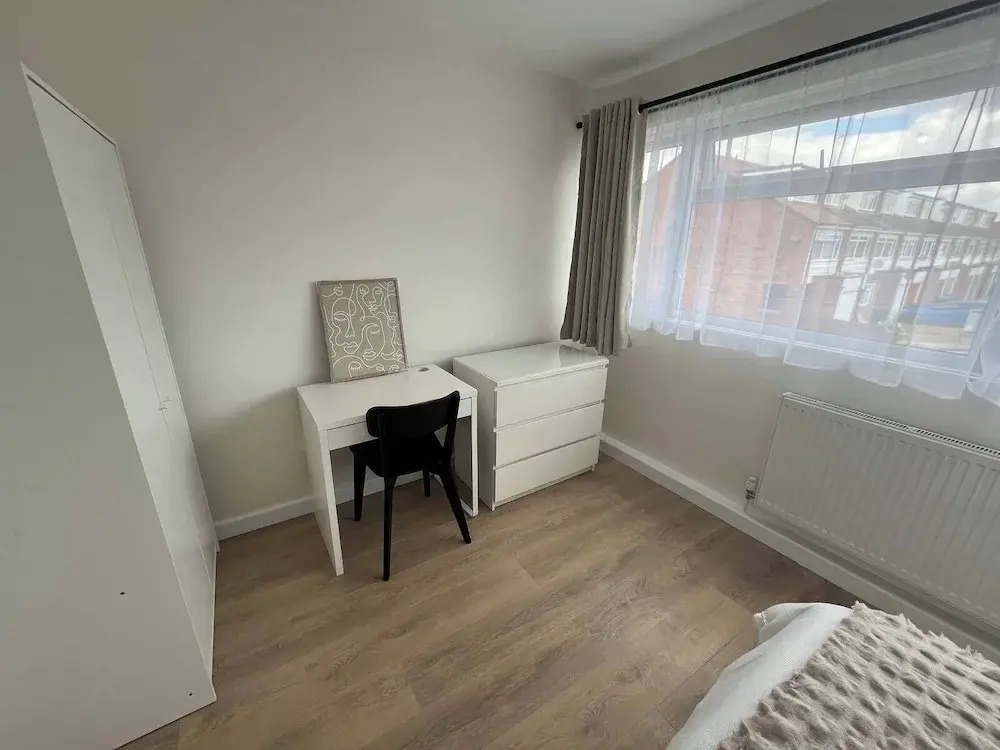 Cozy Cromwell Cottage in Croydon