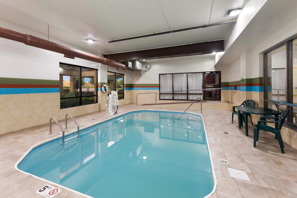 Red Roof Inn & Suites Columbus - West Broad