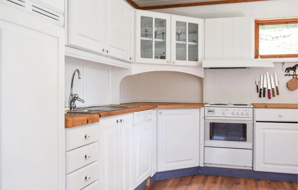 4 Bedroom Beautiful Home In Steinstø