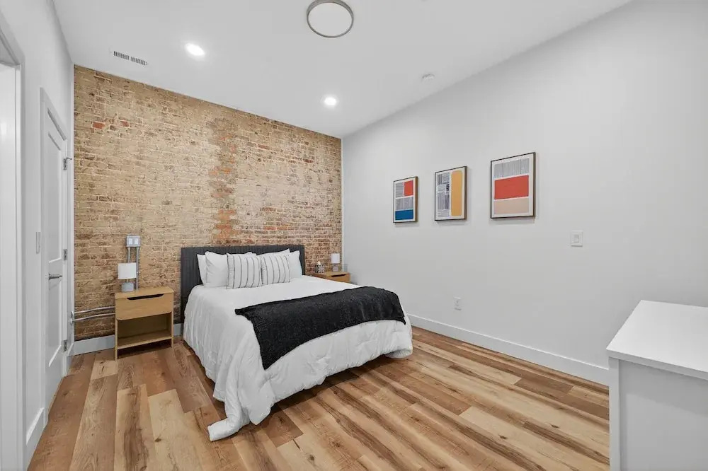 Stylish Downtown Unit With Historic Charm 2 Bedroom Apts