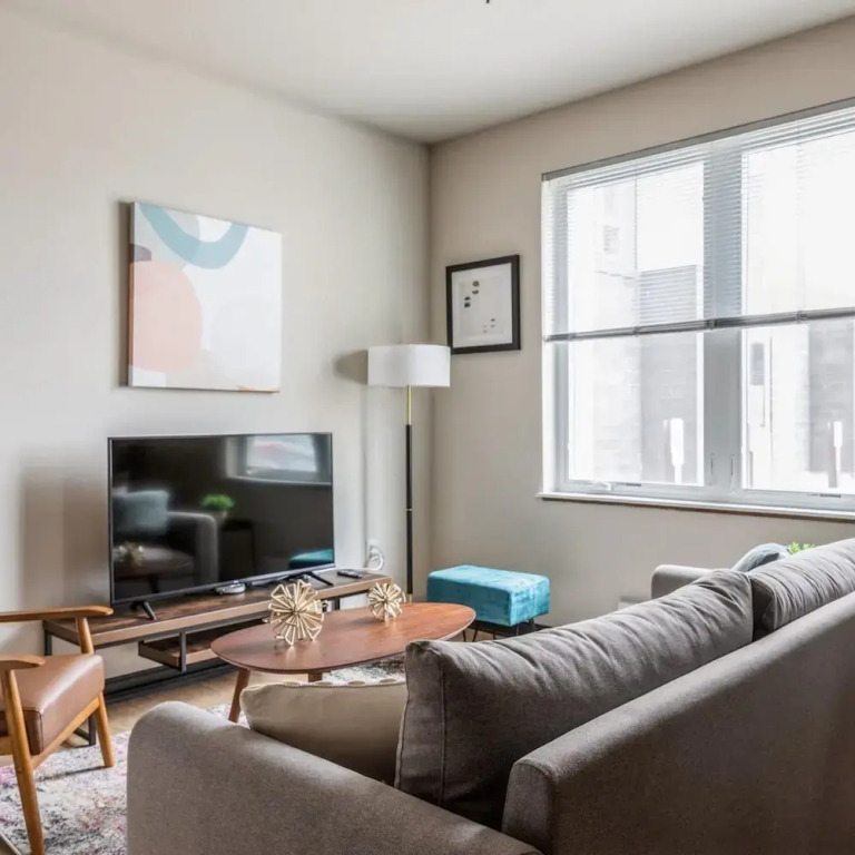 Kasa Relax in Your Spacious 1BD Pet Friendly Milwaukee