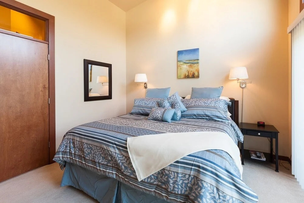 NEW Condo Downwider with Hot Tub, Minutes Away from The Columbia River Gorge by RedAwning