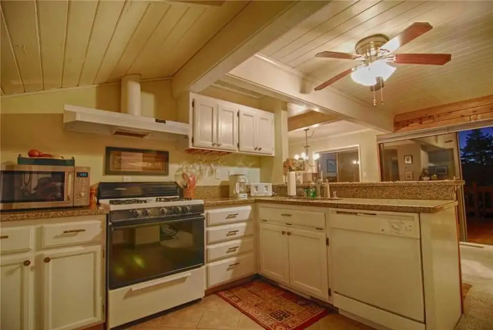 Stunning Lake Views From Cozy Cabin! #105