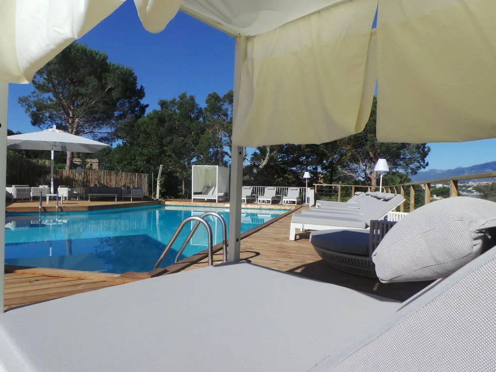 Isulella Hotel & restaurant