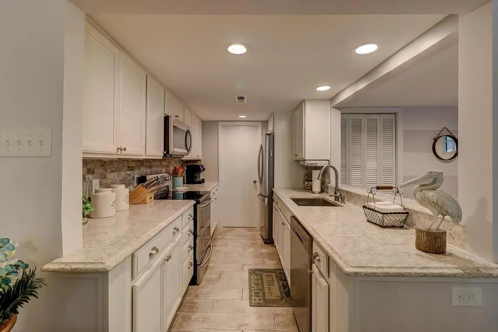 19 Sailmaster 3 BR Condo Shipyard Pool